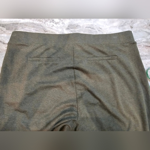 Torrid Women’s Plus 2 (18/20) Olive Green Jogger Pants Zip Pockets Cuffed Hem - Picture 9 of 10